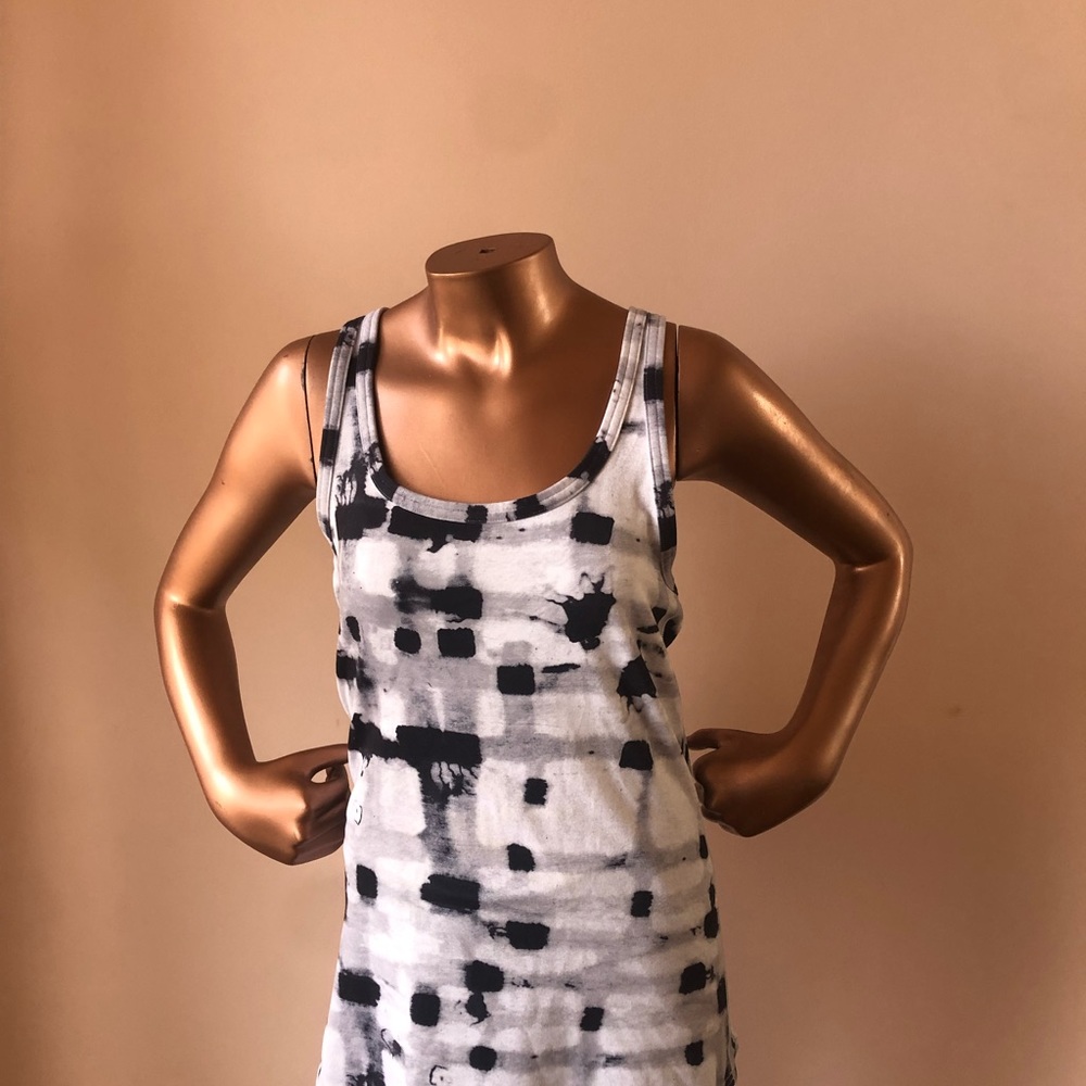 Lululemon long black and white tank top. Size small. Like new condition